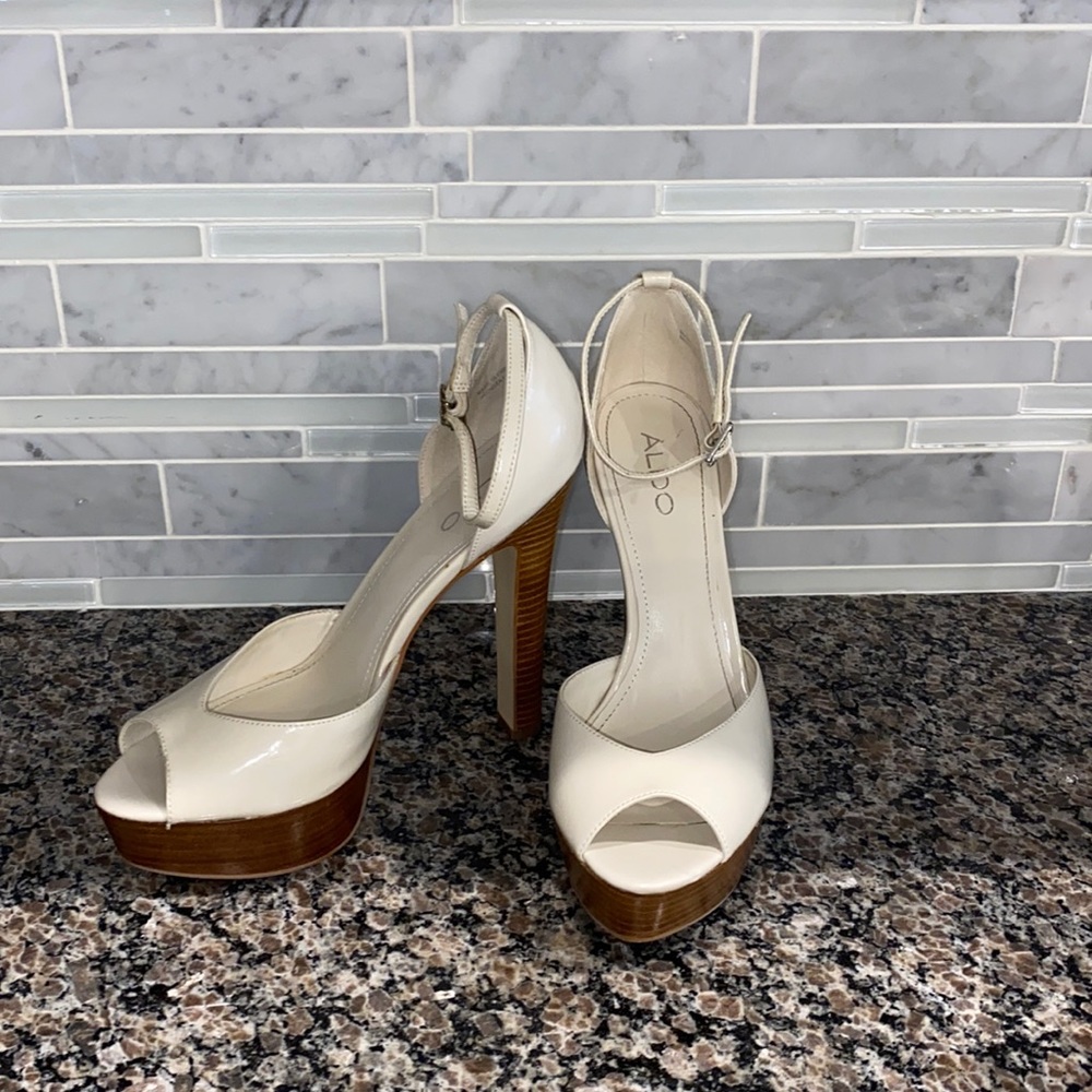 Like new Aldo platform heels